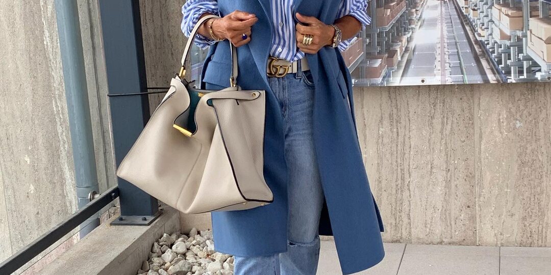 Простота – синоним элегантности: 12 образов с трендовыми рубашками на любой вкус от блогеров 50+