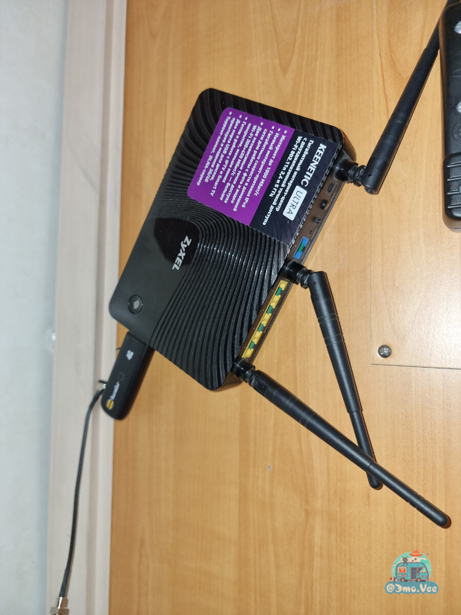 WiFi-модем с подключенным USB-роутером