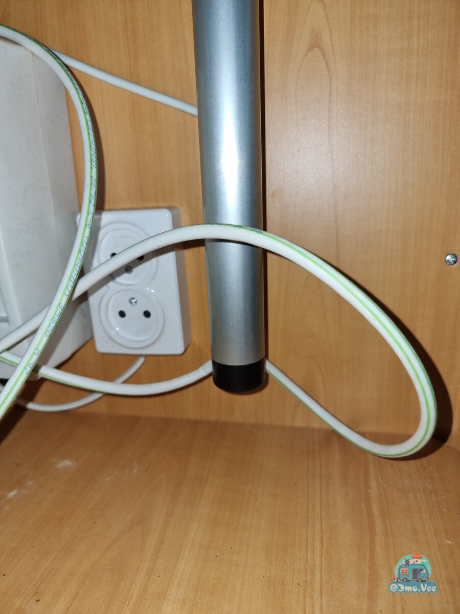 Ввод кабеля от роутера в штангу антенны