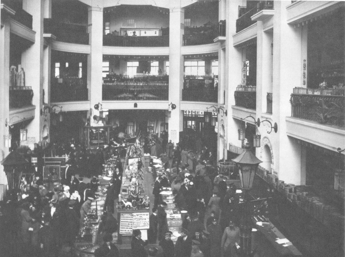 Дом Гвардейского экономического общества. Главный торговый зал 1910-ые годы 
