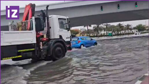 дождь в абу даби. дождевой дубай. дубай наводнение 2020. дождь в дубае. ливень в дубае.