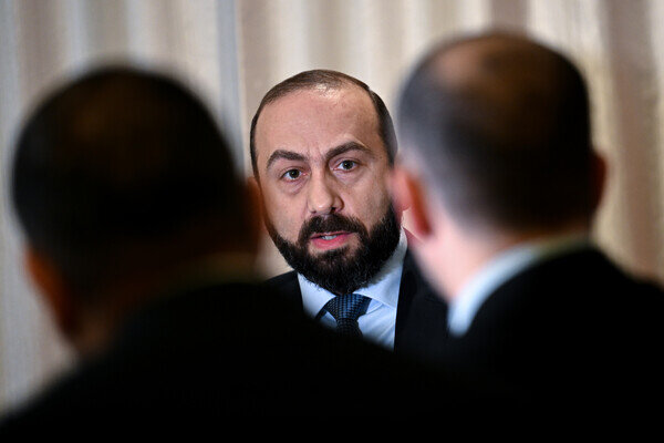 Глава МИД республики Арарат Мирзоян / Mehmet Emin Menguarslan/Anadolu/Getty Images   📷