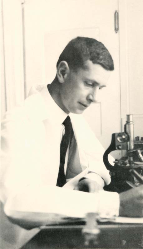 Томас Аддис (1881 -1949) шотландский и американский врач, педагог, профессор Стэнфорда; учёный, его именем названа проба по исследованию мочи; политический активист, подвергался политическим преследованиям за коммунистические взгляды