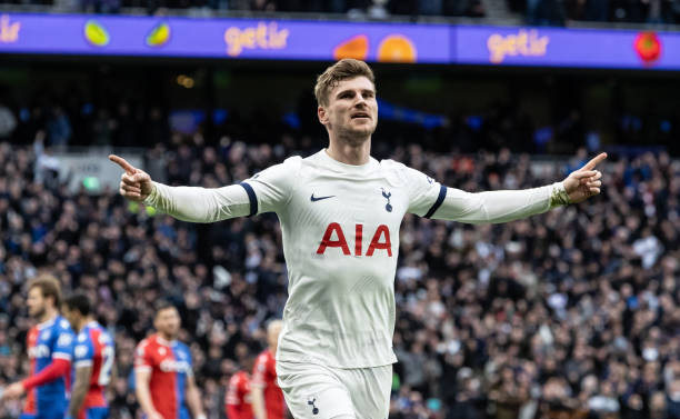 Тимо Вернер в футболке Тоттенхэма. Ссылка: https://tbrfootball.com/timo-werner-names-the-four-tottenham-stars-hes-really-enjoying-playing-alongside-now/