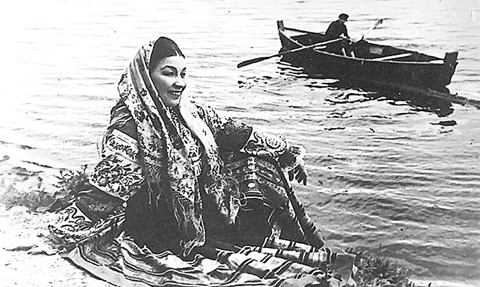 "Я так решила - как почувствую, что голос не звучит, на сказы перейду. Буду донские сказы сказывать, былины русские", - говорила Русланова.