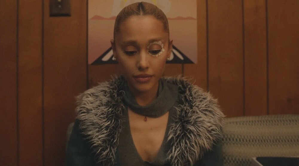     Кадр из клипа «We Can’t Be Friends (Wait For Your Love)»