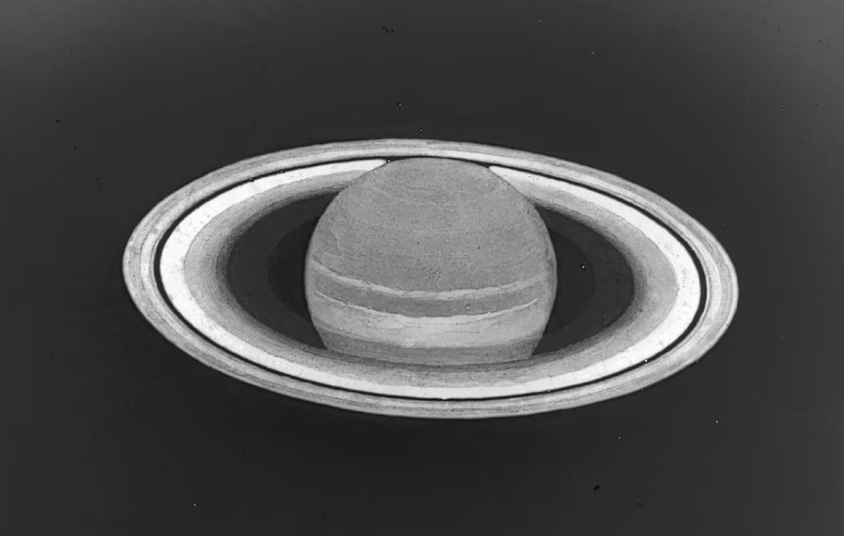 Первая фотография Сатурна, сделанная Вояджером-1 в 1980 году, источник: https://www.nationalgeographic.com/science/article/saturn-rings-formation-theories