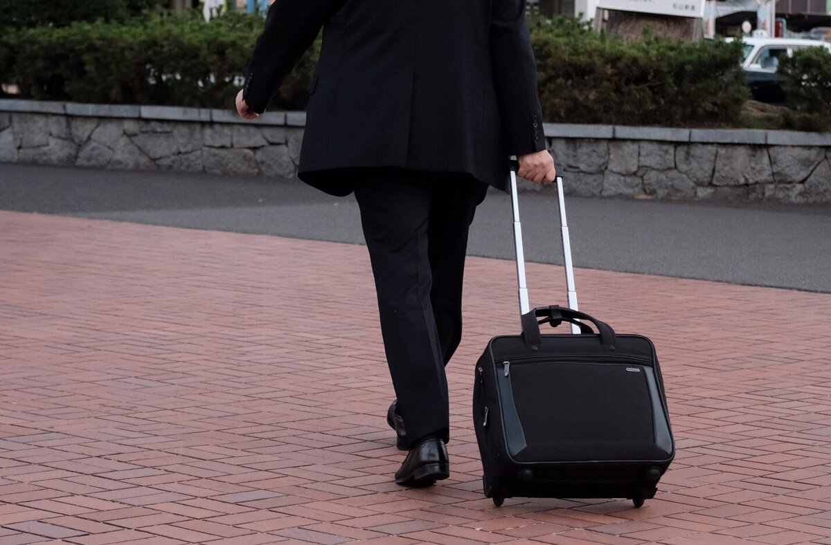 Wheels that are recessed into the suitcase body as much as possible are less likely to break and do not add extra dimensions. More common in two-wheeled models. Source: Unsplash