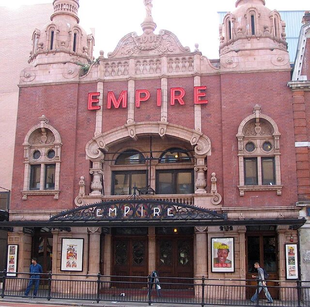 Театр "Hackney Empire" когда-то был мюзик-холлом. В нем выступал Чарли Чаплин 