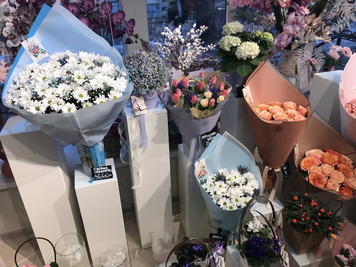Заходили с сыном в цветочный магазин.