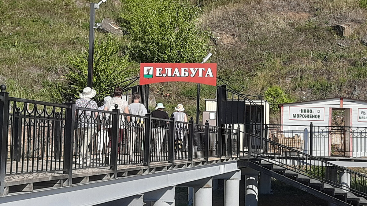 Пристань теплоходов в Елабуге находится в стороне от города