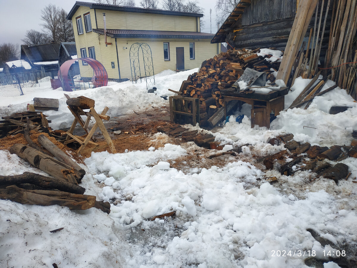 двор за сараем.