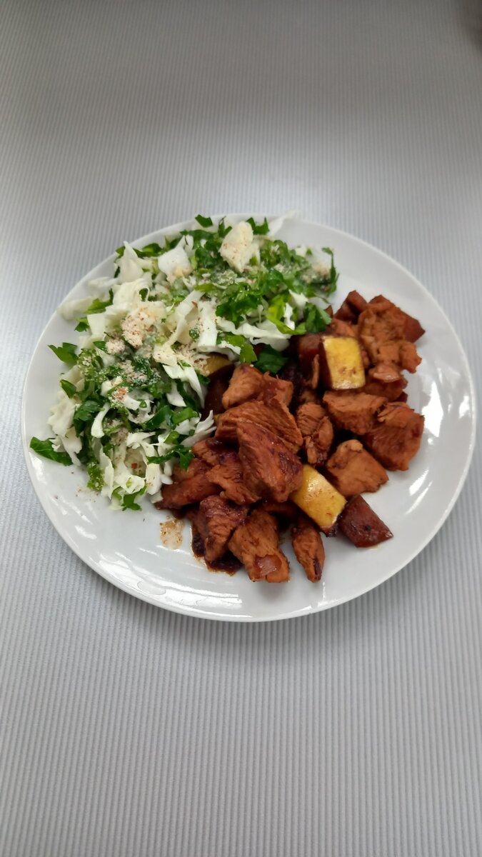 Ужин на марафоне: индейка с айвой и капустный салат