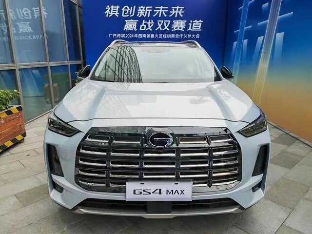 На фото из соцсети: Кроссовер GAC GS4 Max