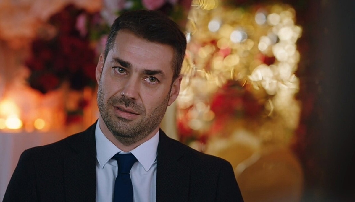 Гёкхан из сериала "Клюквенный щербет"