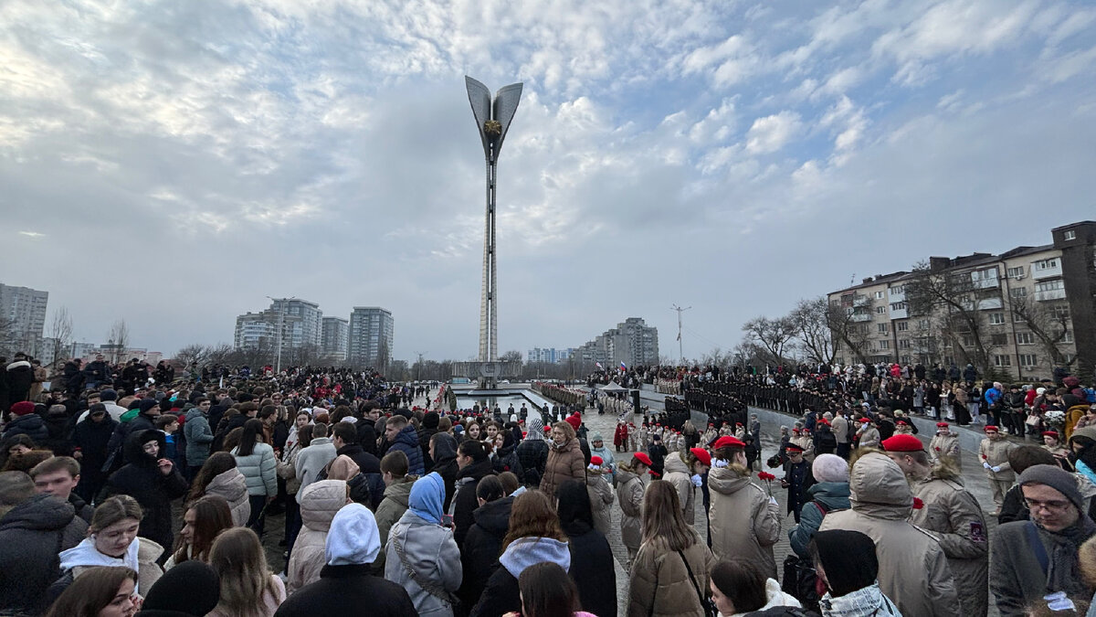 Церемония возложения цветов на Театральной площади 14 февраля 2024 г.