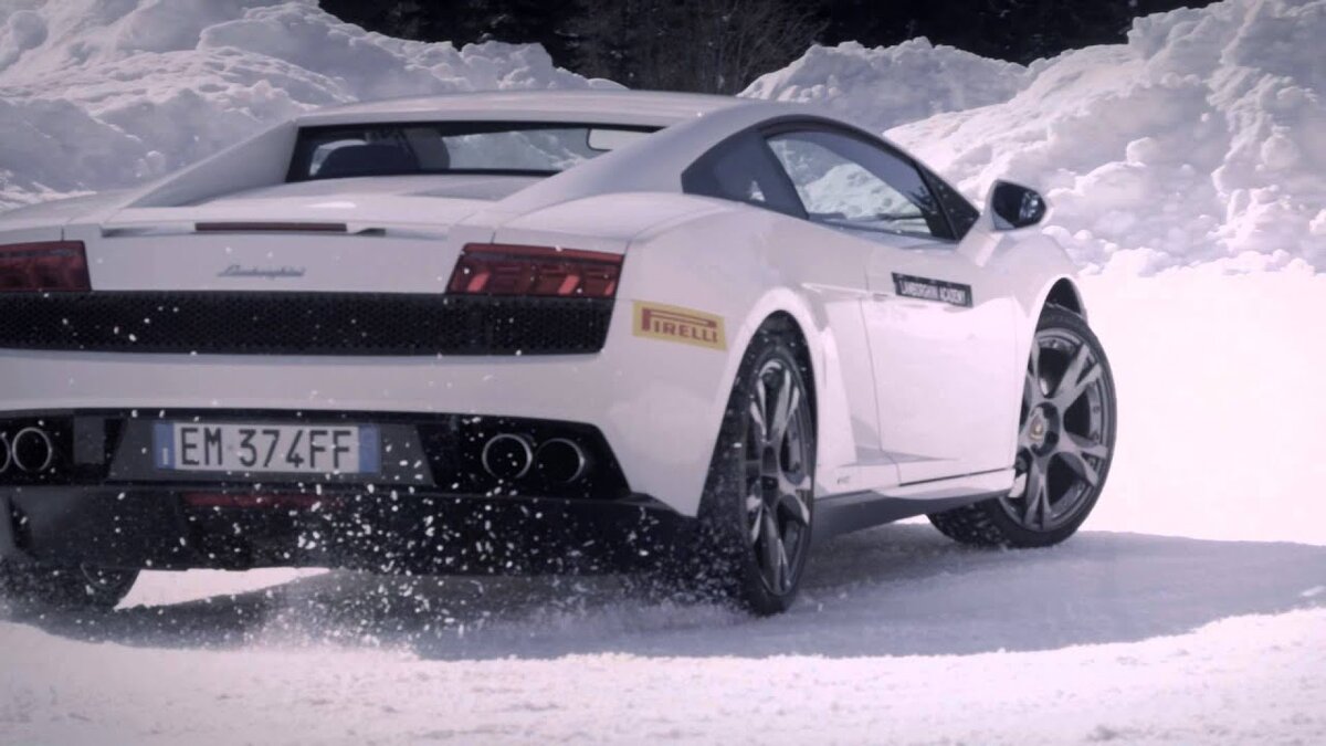 Учебная Lamborghini, теперь я видел все. У меня тоже была итальянская учебная машина. Старенький Fiat Doblo.