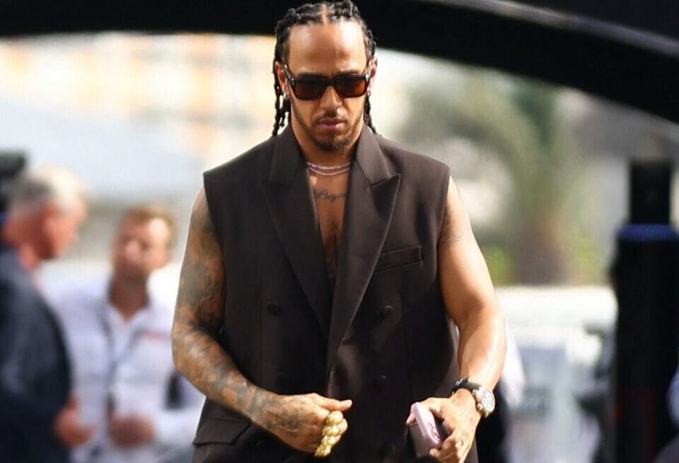    «Не фотошоп, он сам такое надел». Алексей Попов посмеялся над Льюисом ХэмилтономСоцсети