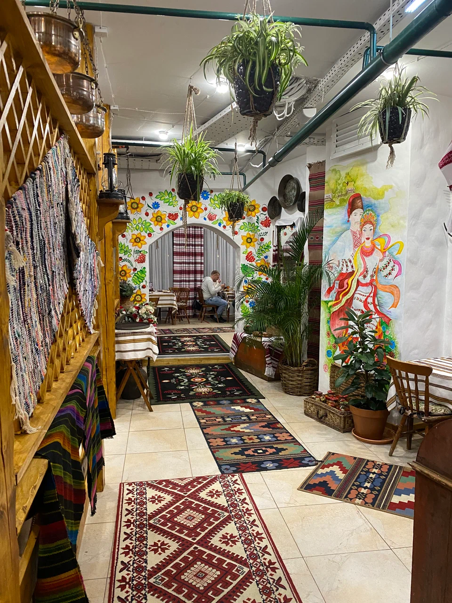 обратите внимание на интерьер😀