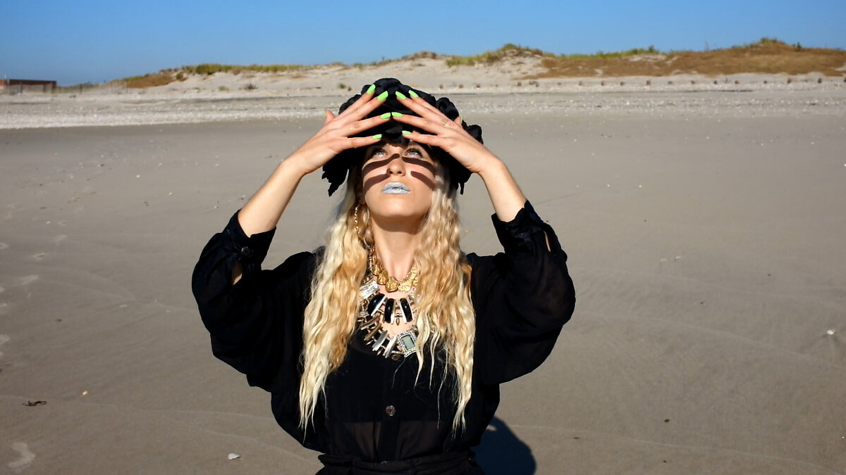 Александра Eartheater Древчин