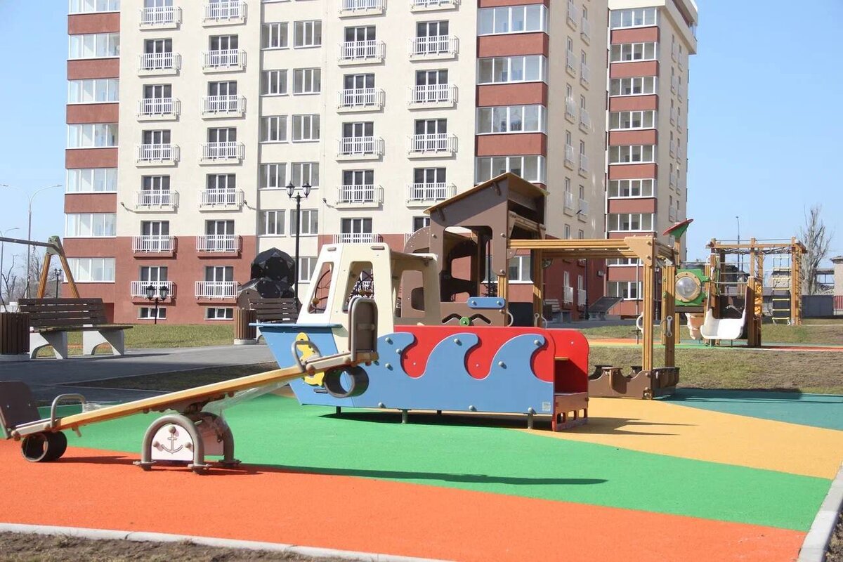 Из Мариуполя пришла новость, что из 10 брошенных долгостроев в Орджоникидзевском районе – девять домов достроили, а шесть из них – ввели в эксплуатацию, источник – Телеграм-канал Марат Хуснуллин