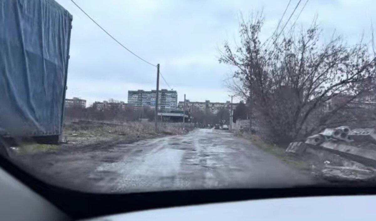 На въезде в город. Это фото с канала "Под объективом".