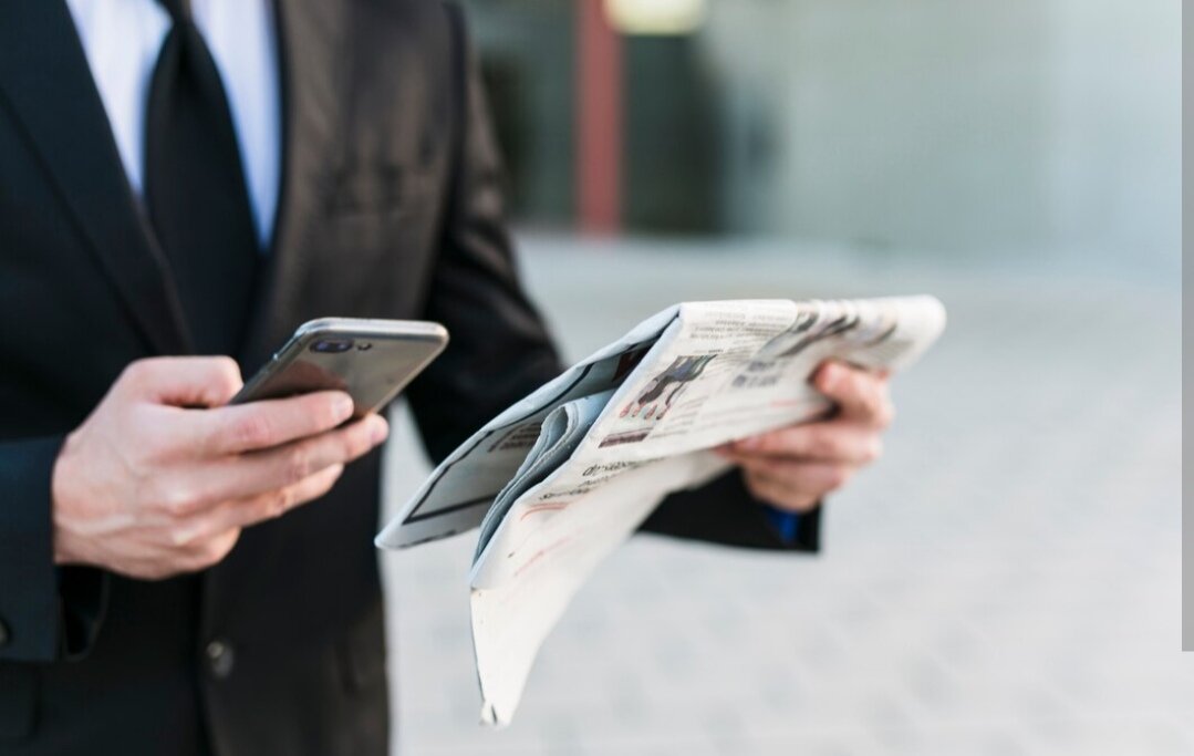 https://ru.freepik.com/free-photo/business-man-using-his-mobile-phone_3595300.htm