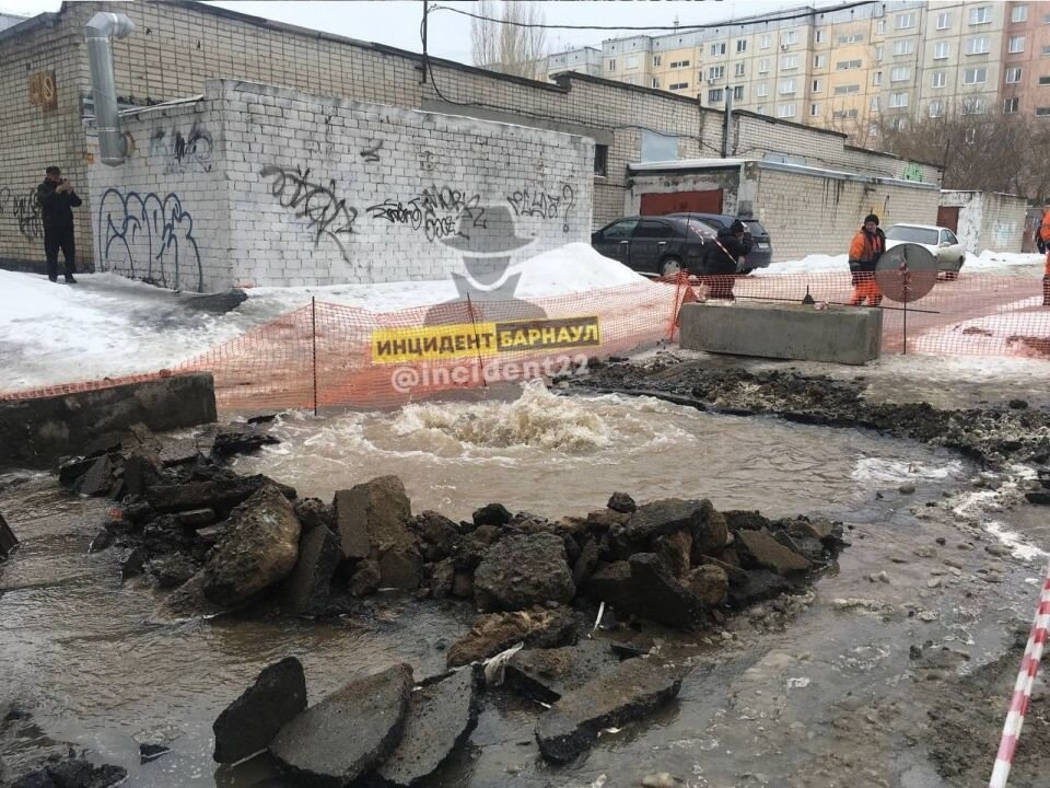    Авария на проспекте Красноармейском. Источник: "Инцидент Барнаул"