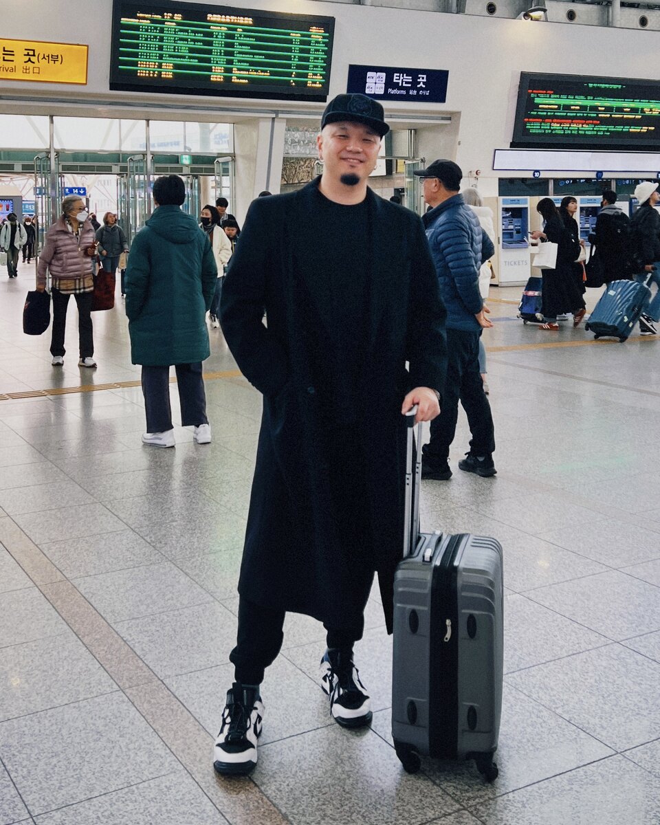 Ожидаю свой Поезд в Пусан😂