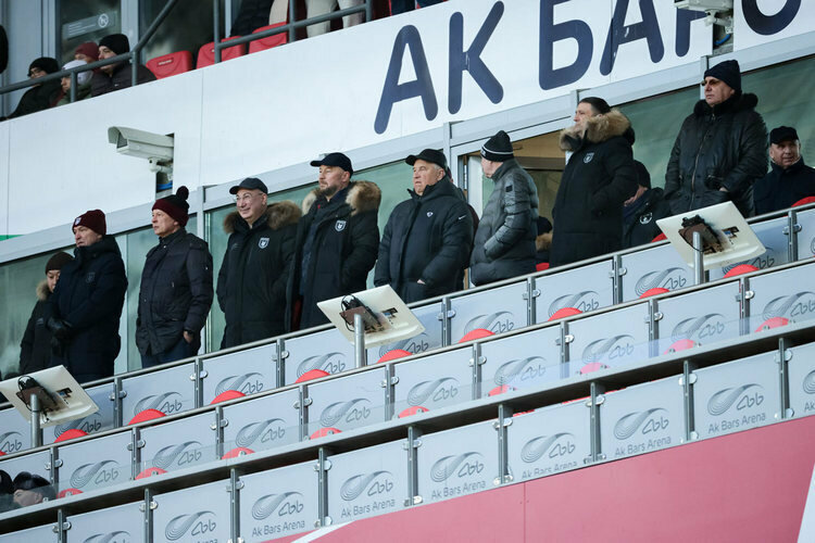    Матч посетил новый министр внутренних дел по РТ Дамир Сатретдинов (второй справа) Фото: Сергей Елагин