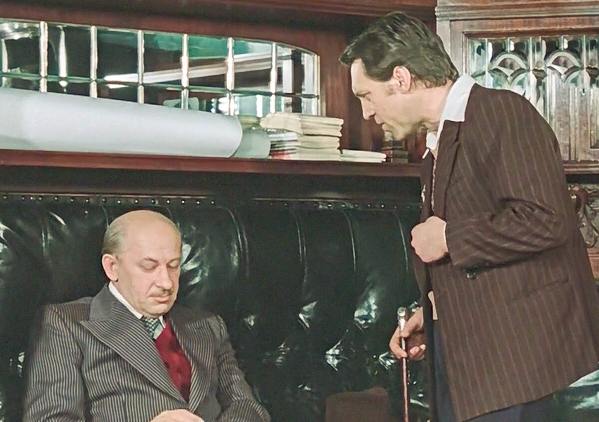 Глеб Жеглов был человеком храбрым и честным. Но, к сожалению, иногда "перегибал" палку в стремлении наказать преступников. Глеб сам сказал: "я закончил 9 классов и три коридора".-4