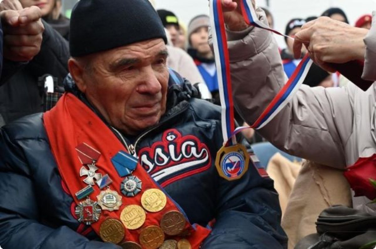    Чемпион мира по хоккею с мячом Николай Дураков умер в Екатеринбурге