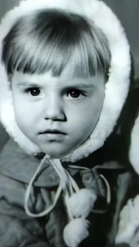 Маленькая Ольга родилась в городе Москва 22 февраля 1975 года.