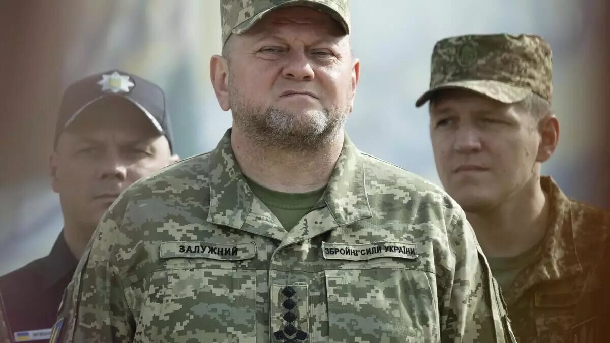     Назначение бывшего главкома ВСУ Валерия Залужного послом Украины в Великобритании началось с дипломатического скандала. Вместе с тем дипломаты сомневаются, что с этой миссией Залужный справится.