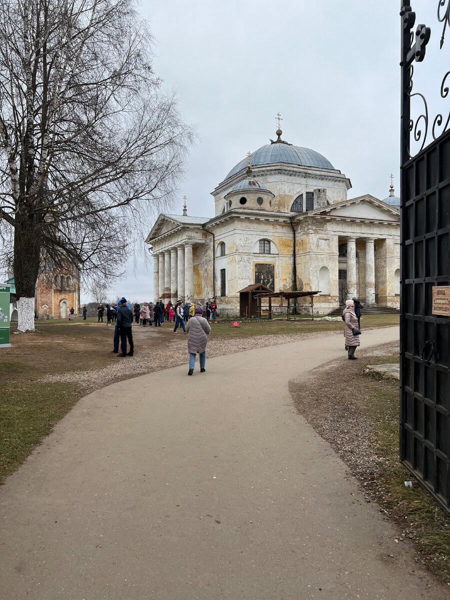 Вход в монастырь 