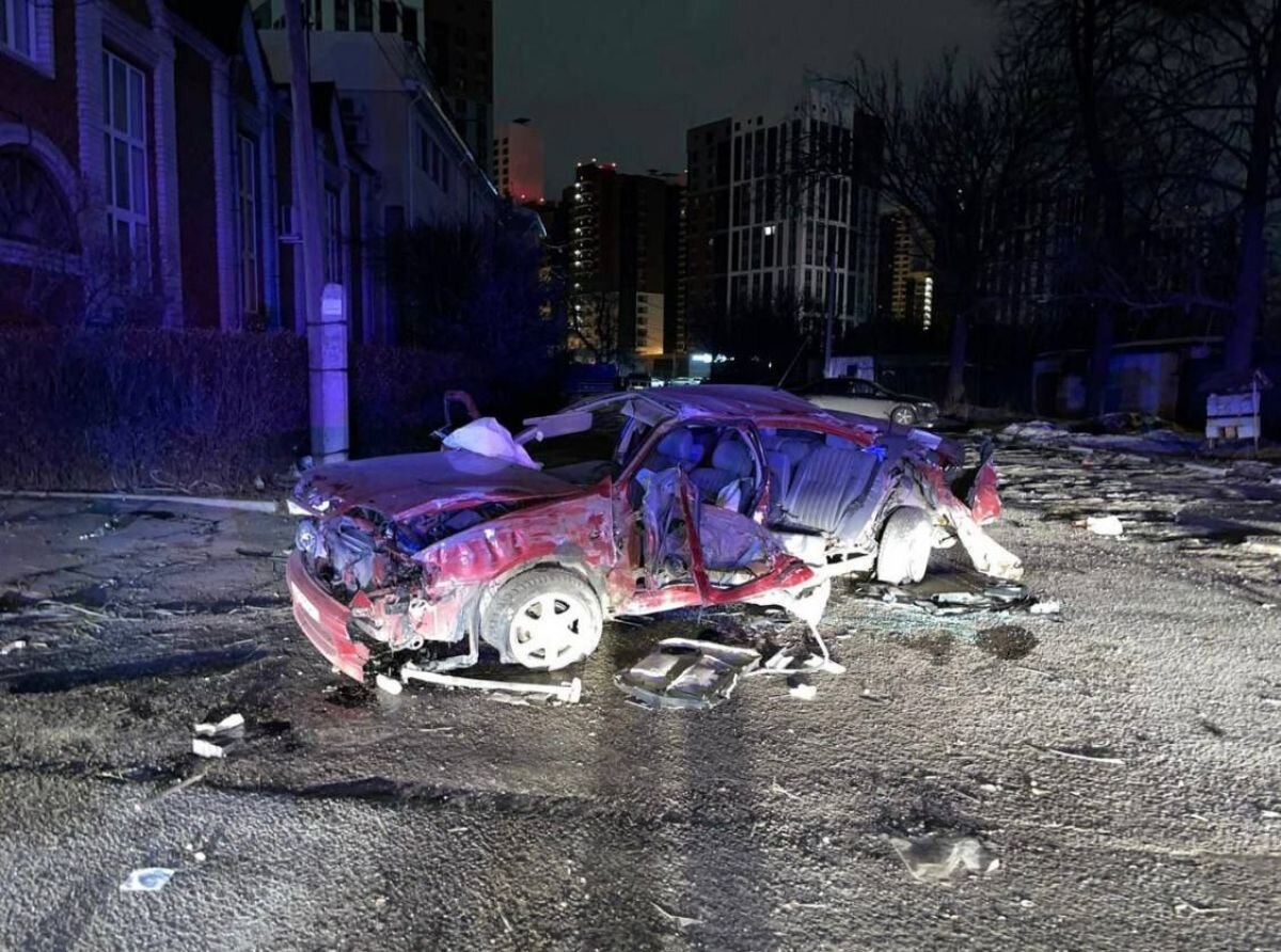 В Воронеже легковушка на скорости влетела в дом: двое мужчин попали в  больницу | «Воронежские новости» | Дзен