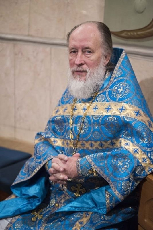 Ваня "Кочеток" из фильма "Приезжая" - комический актер, ставший священником Апло