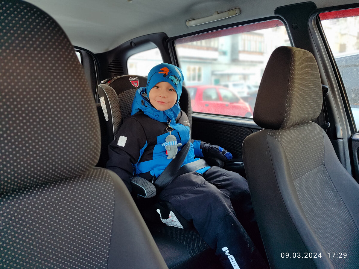 Вадюха, у которого на куртке висит тюлень по имени Люпа. Для красоты