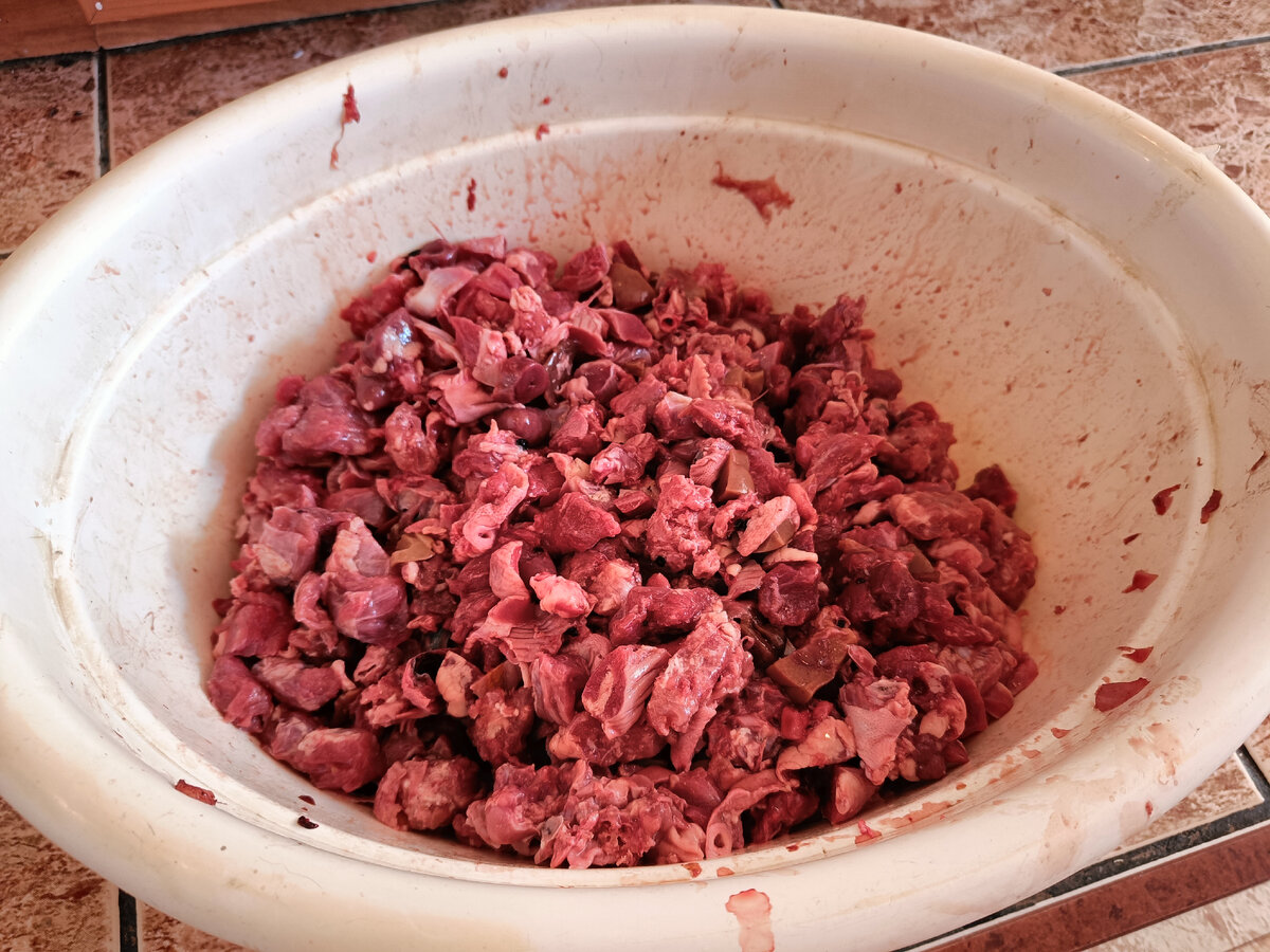 Тазик еды на месяц для Маруси