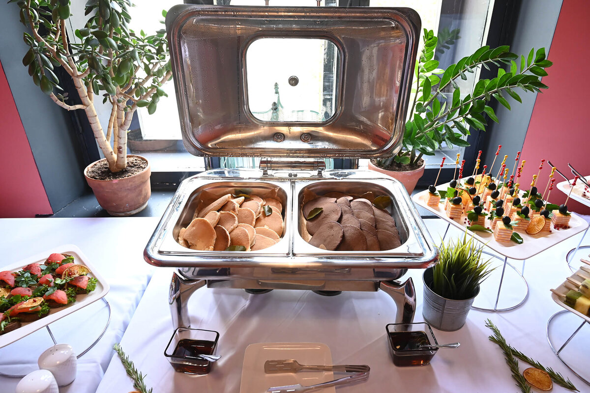Корпоративная масленица - фуршетный стол - shop.m-catering.ru