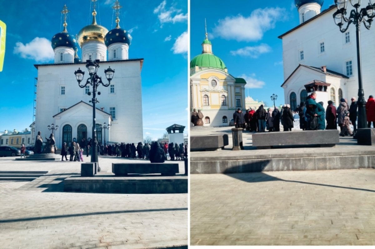    Второй день у Спасо-Преображенского собора в Твери собирается очередь