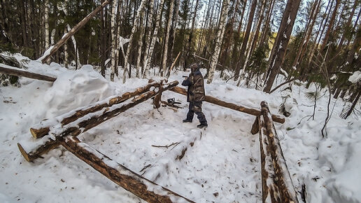 СТРОЮ ХИЖИНУ В ЛЕСУ. Снегоход развалился в лесу!!!. Заготовил новые бревна!