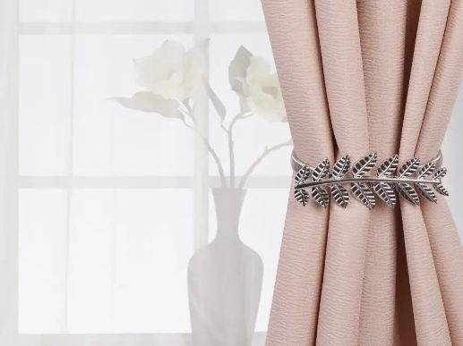 Подхваты для штор как украшение  интерьера