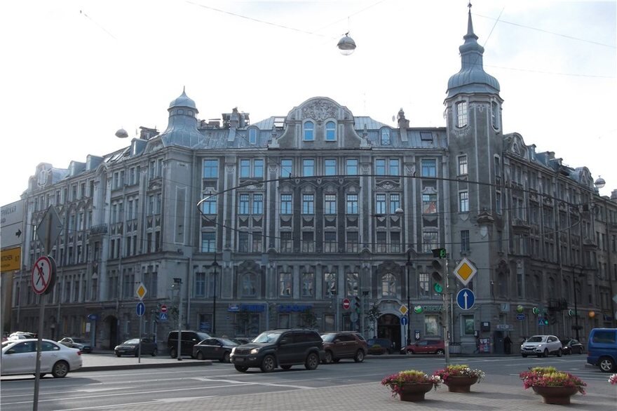 ст. м. Петроградская, Австрийская площадь, 3
