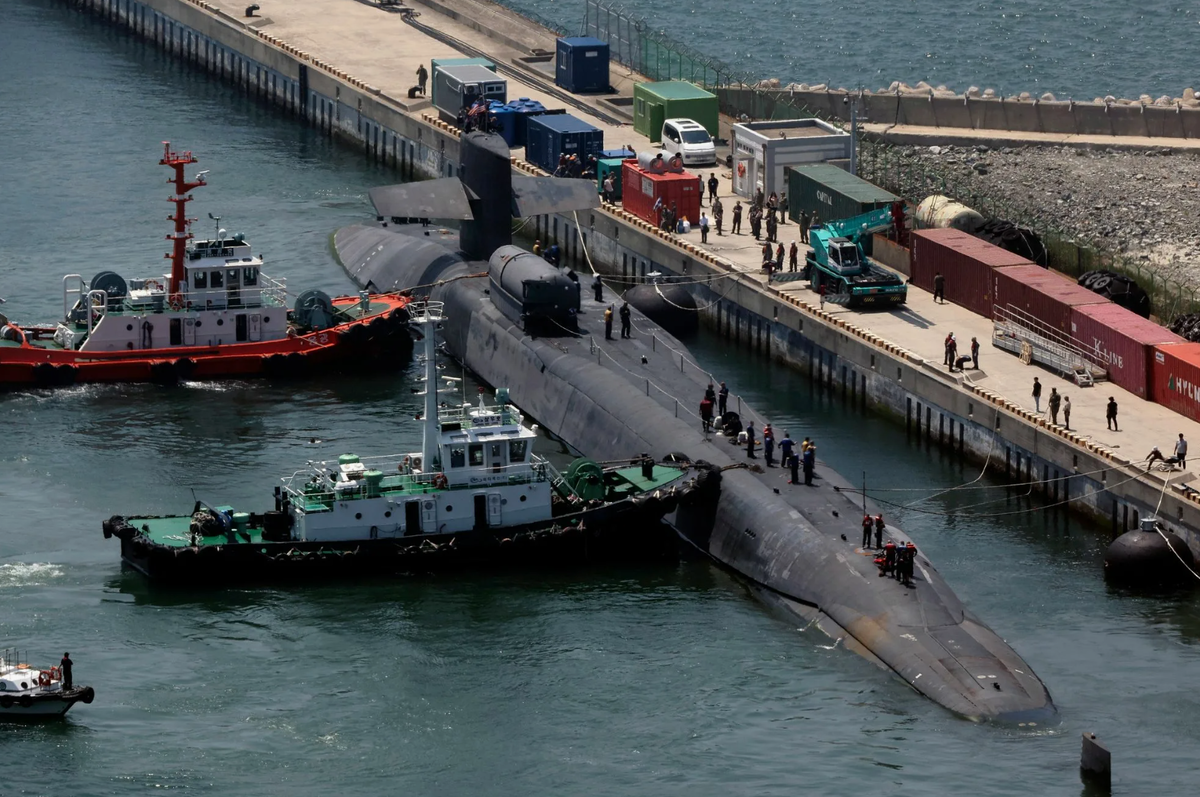 USS Michigan в Южной Кореи