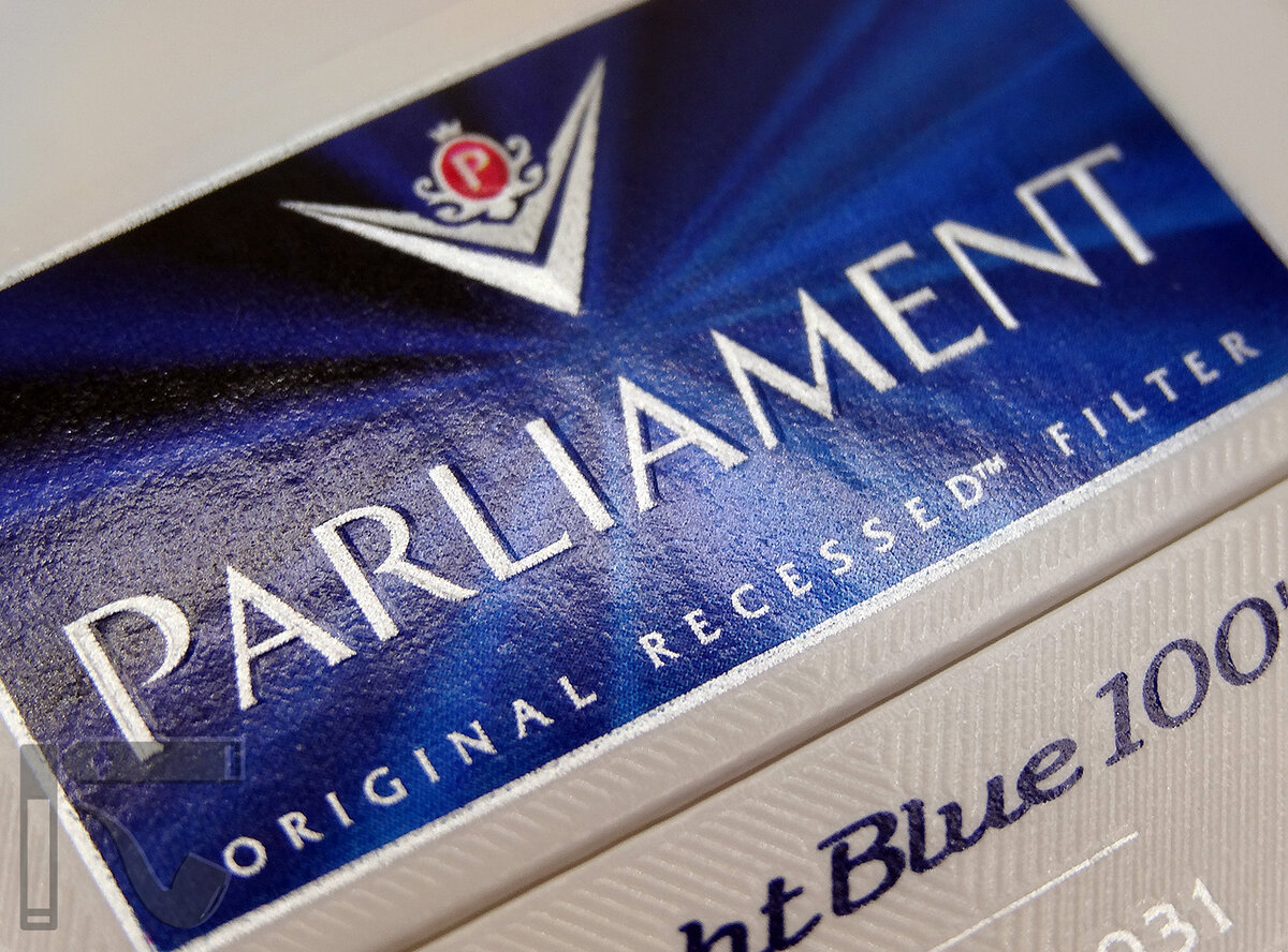Сигареты Parliament Night Blue. Фото: © канал "Уголок Курильщика"