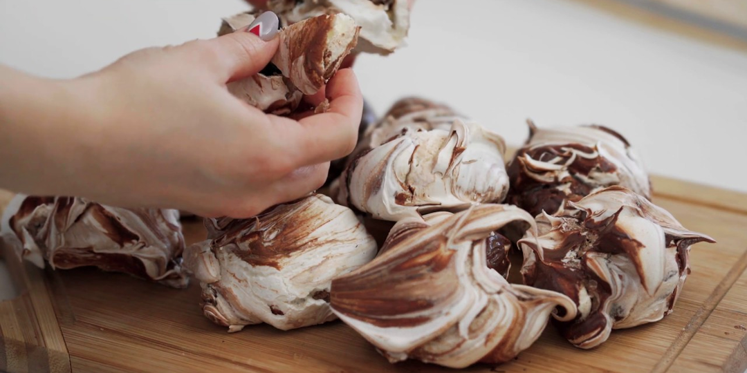 Мраморное безе с шоколадом