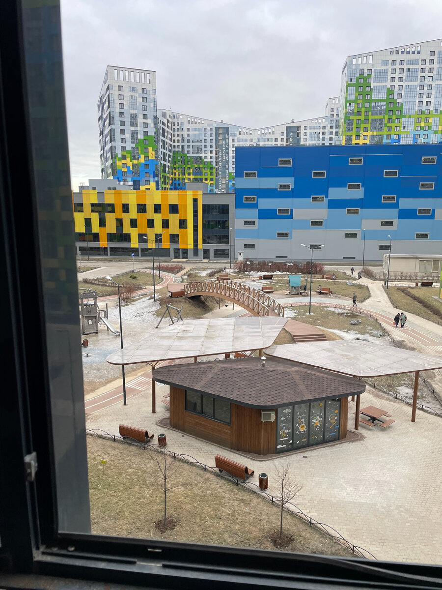 Во время бега открываю окно нараспашку чтобы дышать свежим воздухом и обогащать кровь кислородом. Считаю что максимально полезно использую балкон))))
