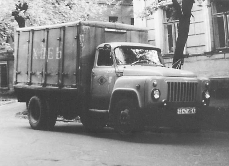 Хлебный фургон ГАЗ 52. Источник https://img03.platesmania.com/201202/o/15821269.jpg.