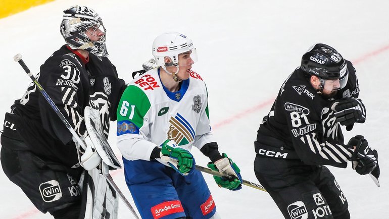    Игроки «Трактора» и «Салавата Юлаева».ХК «Трактор»